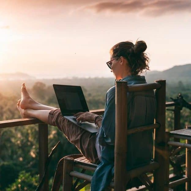 Digital Nomad — Explained, Definition and Examples | Metaverse Post