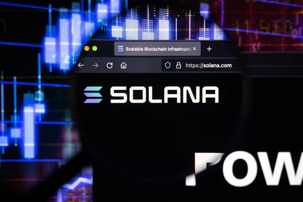 Solana’s Market Frenzy Fuels Transaction Boom, Chainlink Contender Catches Whale Eyes